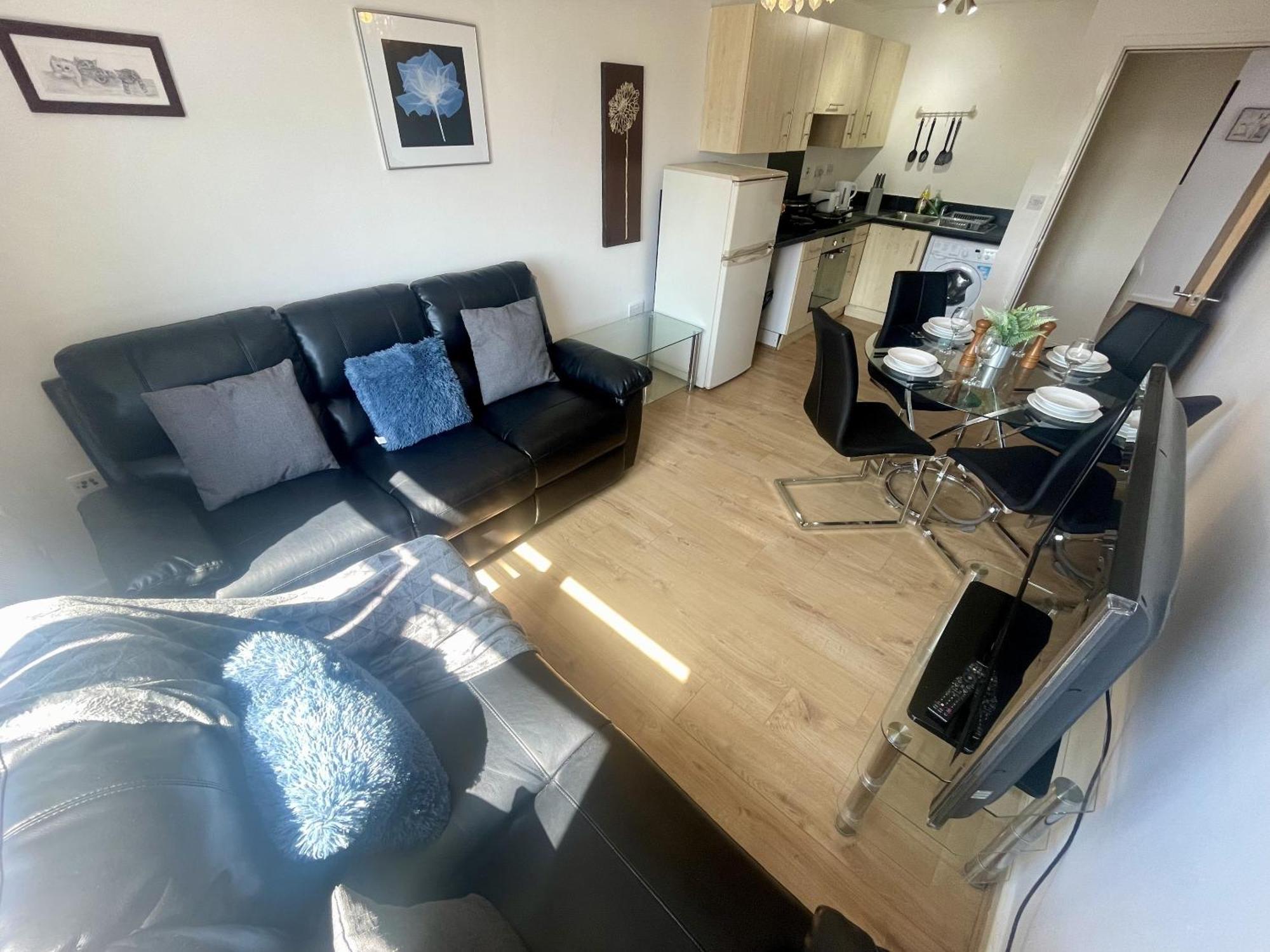סווינדון Hk Life Serviced Apartment , City Centre מראה חיצוני תמונה
