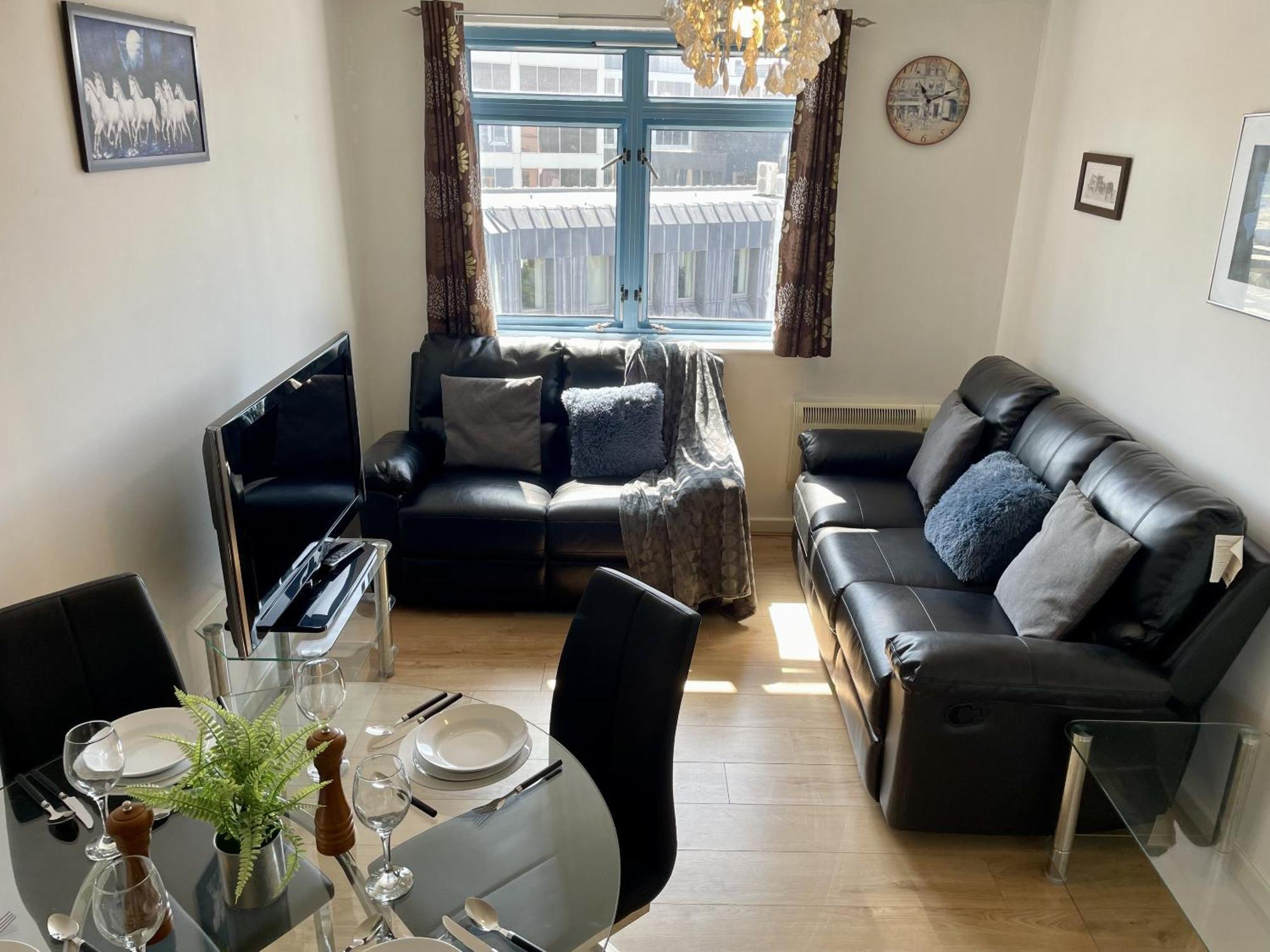 סווינדון Hk Life Serviced Apartment , City Centre מראה חיצוני תמונה