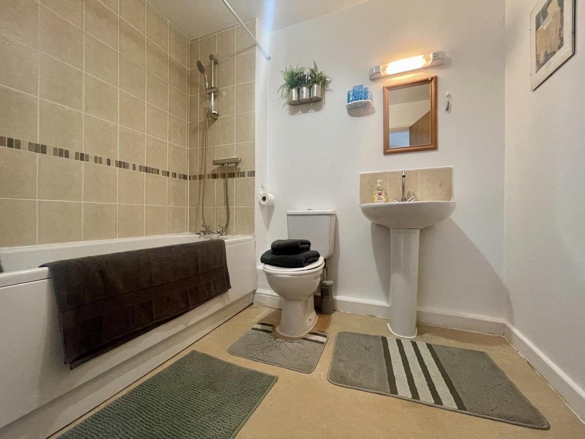סווינדון Hk Life Serviced Apartment , City Centre מראה חיצוני תמונה