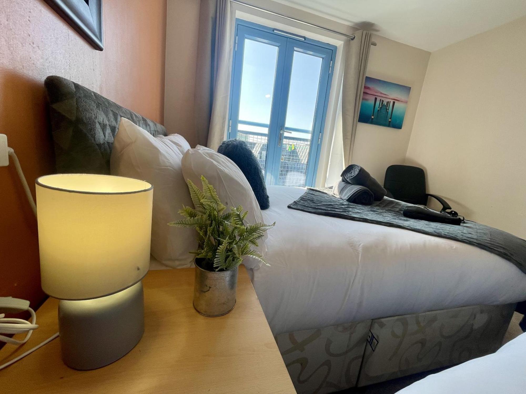 סווינדון Hk Life Serviced Apartment , City Centre מראה חיצוני תמונה