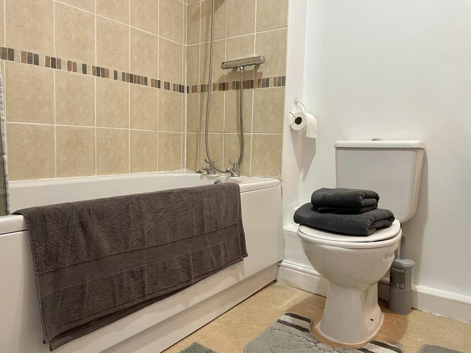 סווינדון Hk Life Serviced Apartment , City Centre מראה חיצוני תמונה