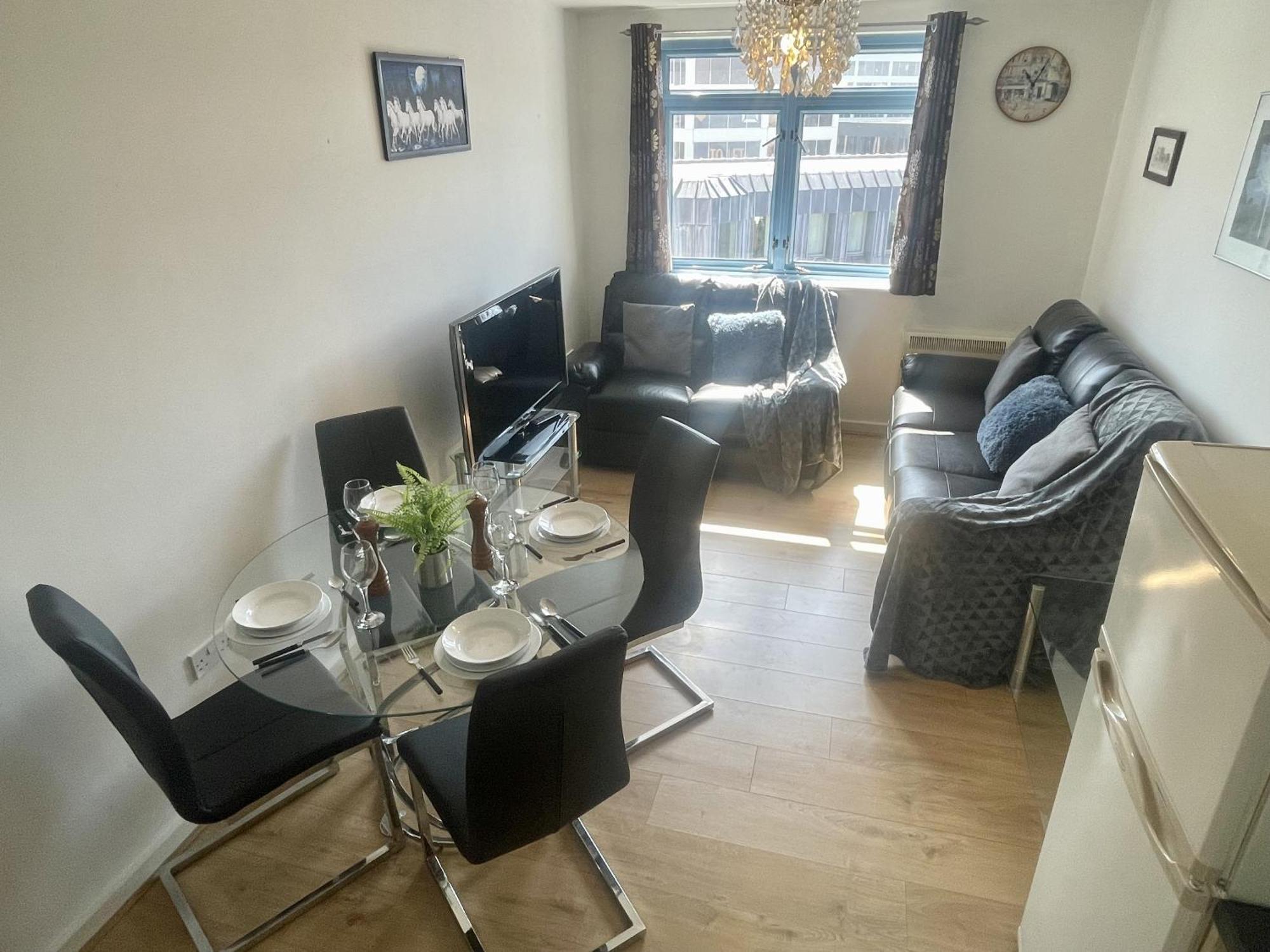 סווינדון Hk Life Serviced Apartment , City Centre מראה חיצוני תמונה