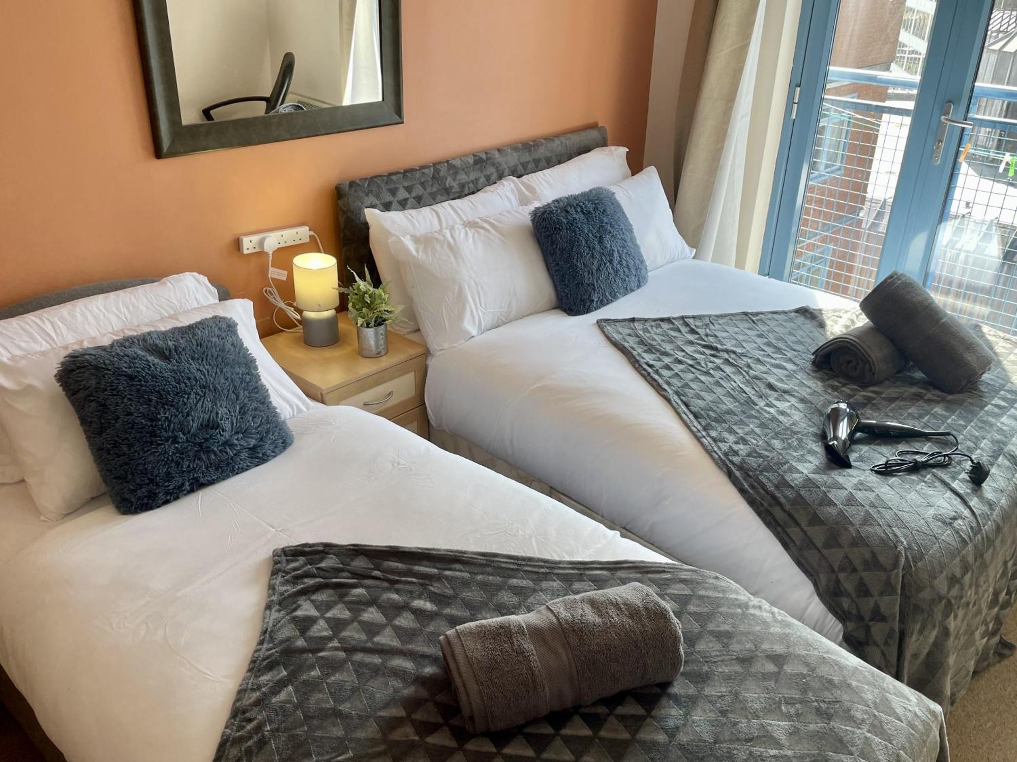 סווינדון Hk Life Serviced Apartment , City Centre מראה חיצוני תמונה