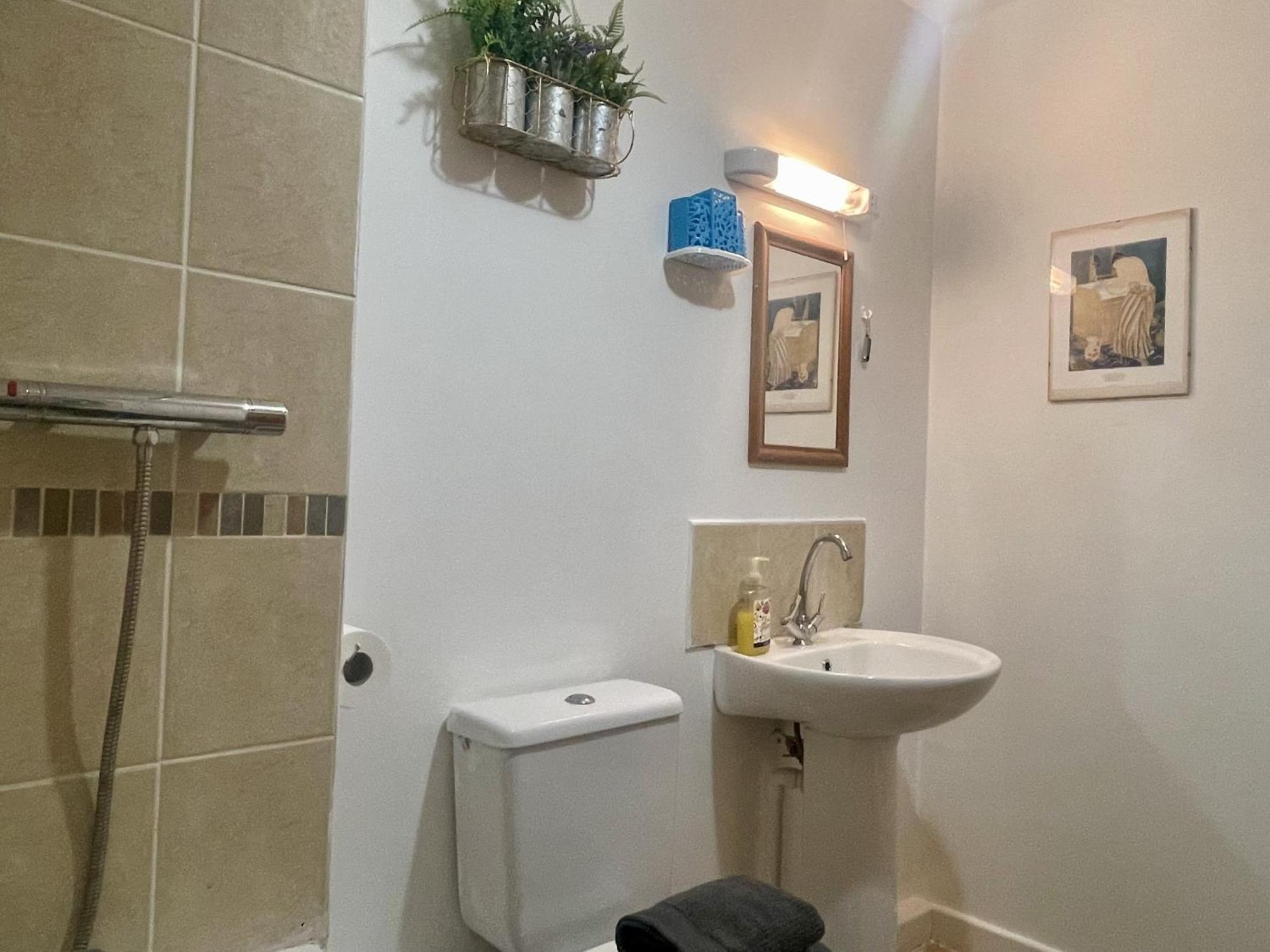סווינדון Hk Life Serviced Apartment , City Centre מראה חיצוני תמונה