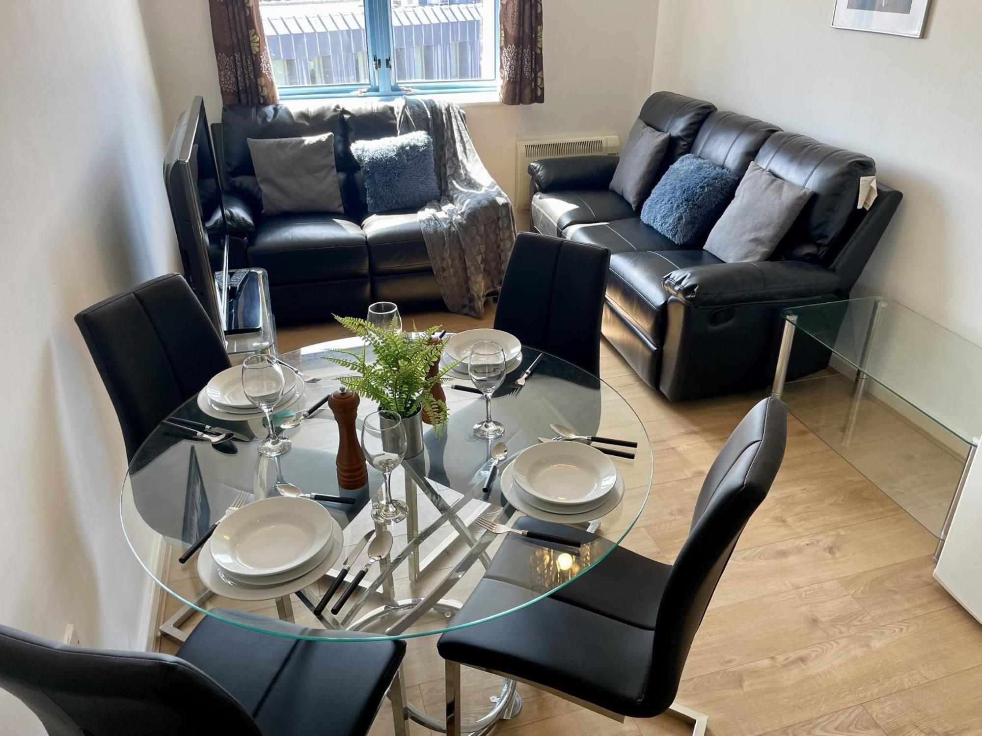 סווינדון Hk Life Serviced Apartment , City Centre מראה חיצוני תמונה