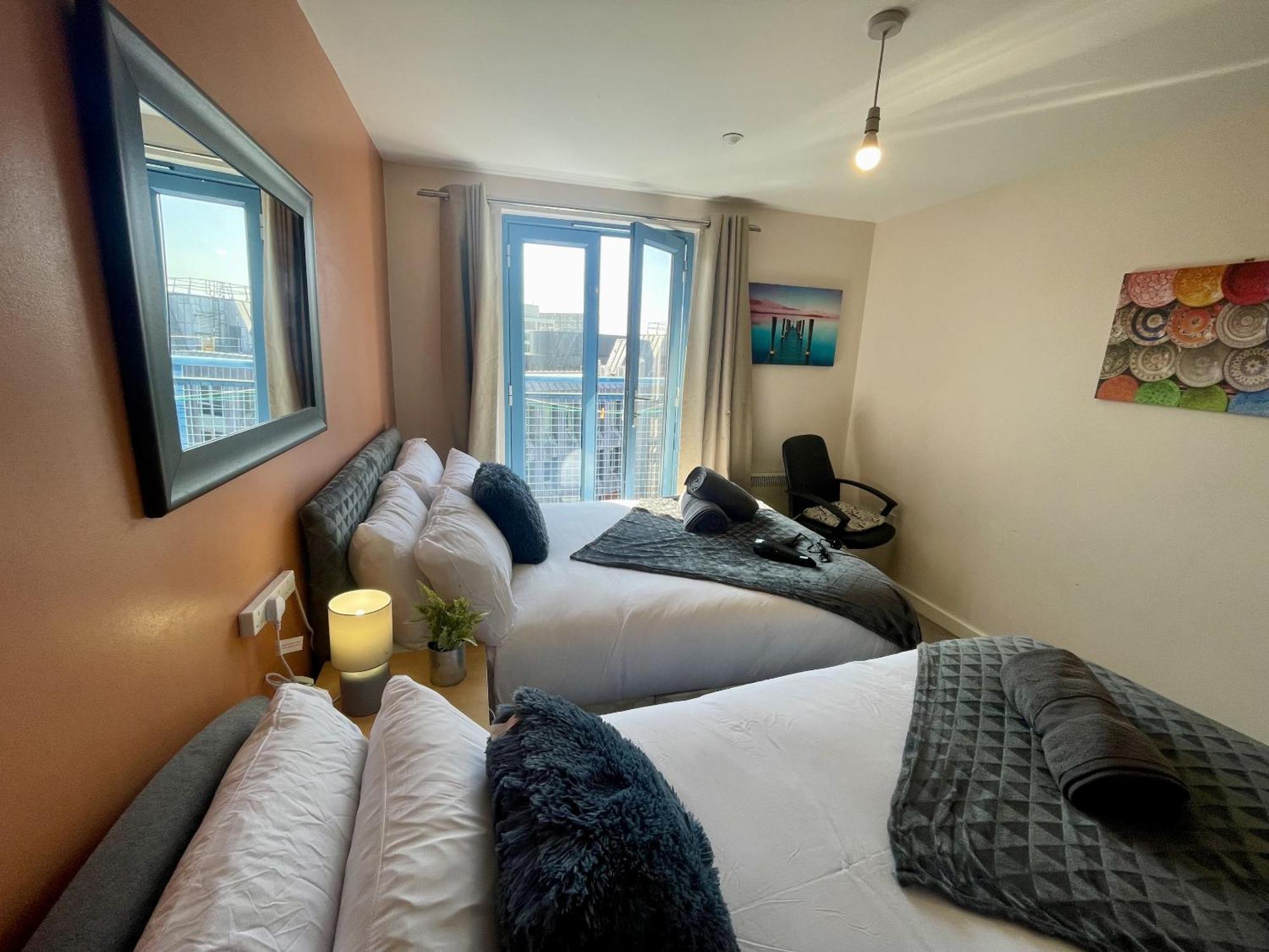 סווינדון Hk Life Serviced Apartment , City Centre מראה חיצוני תמונה