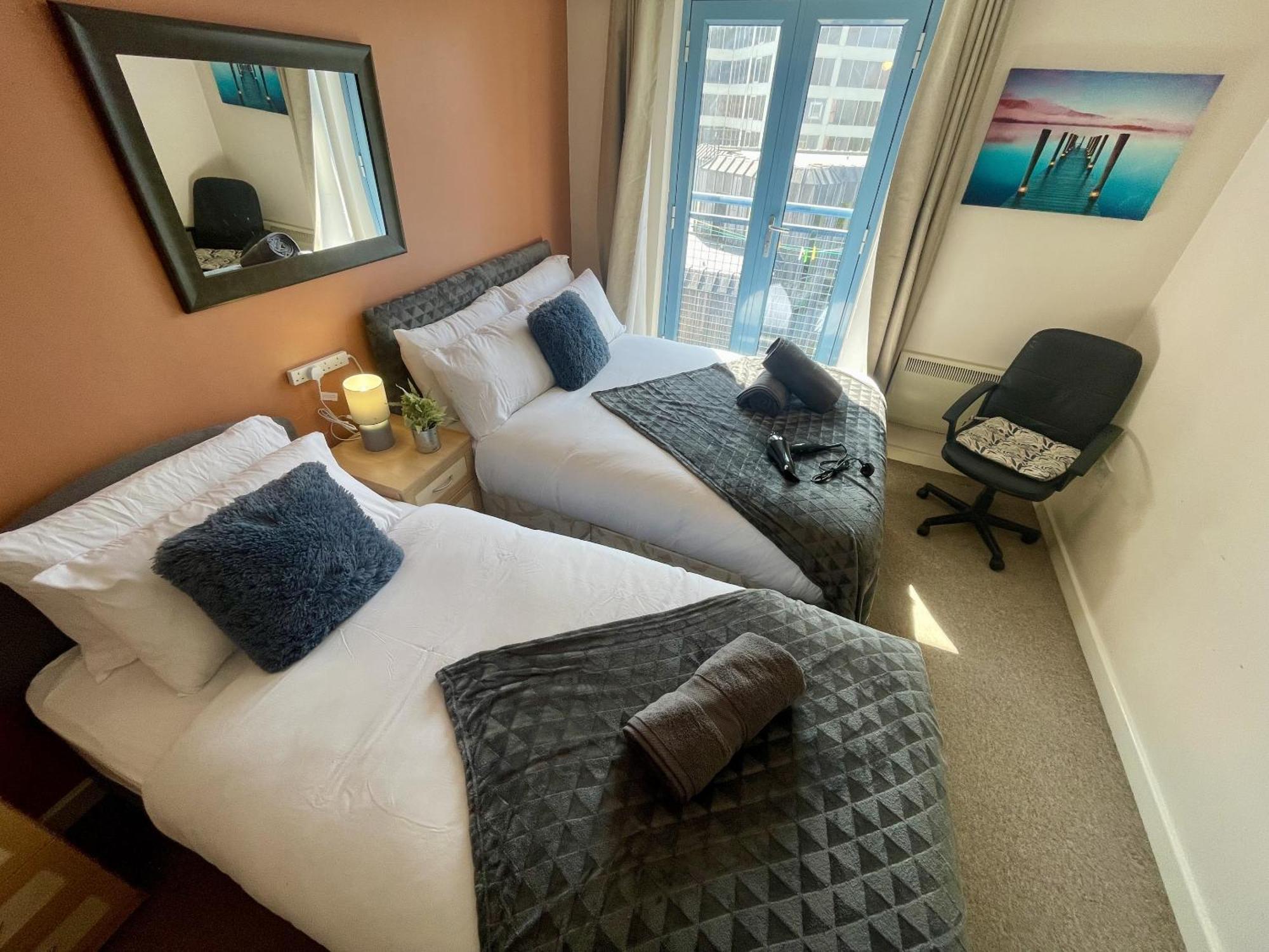 סווינדון Hk Life Serviced Apartment , City Centre מראה חיצוני תמונה